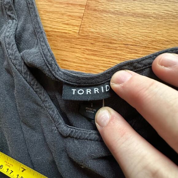 TORRID x Women's Black Chalise Flowy Tank Top Challis l SIZE 1 Boho Goth Grunge - Picture 4 of 5